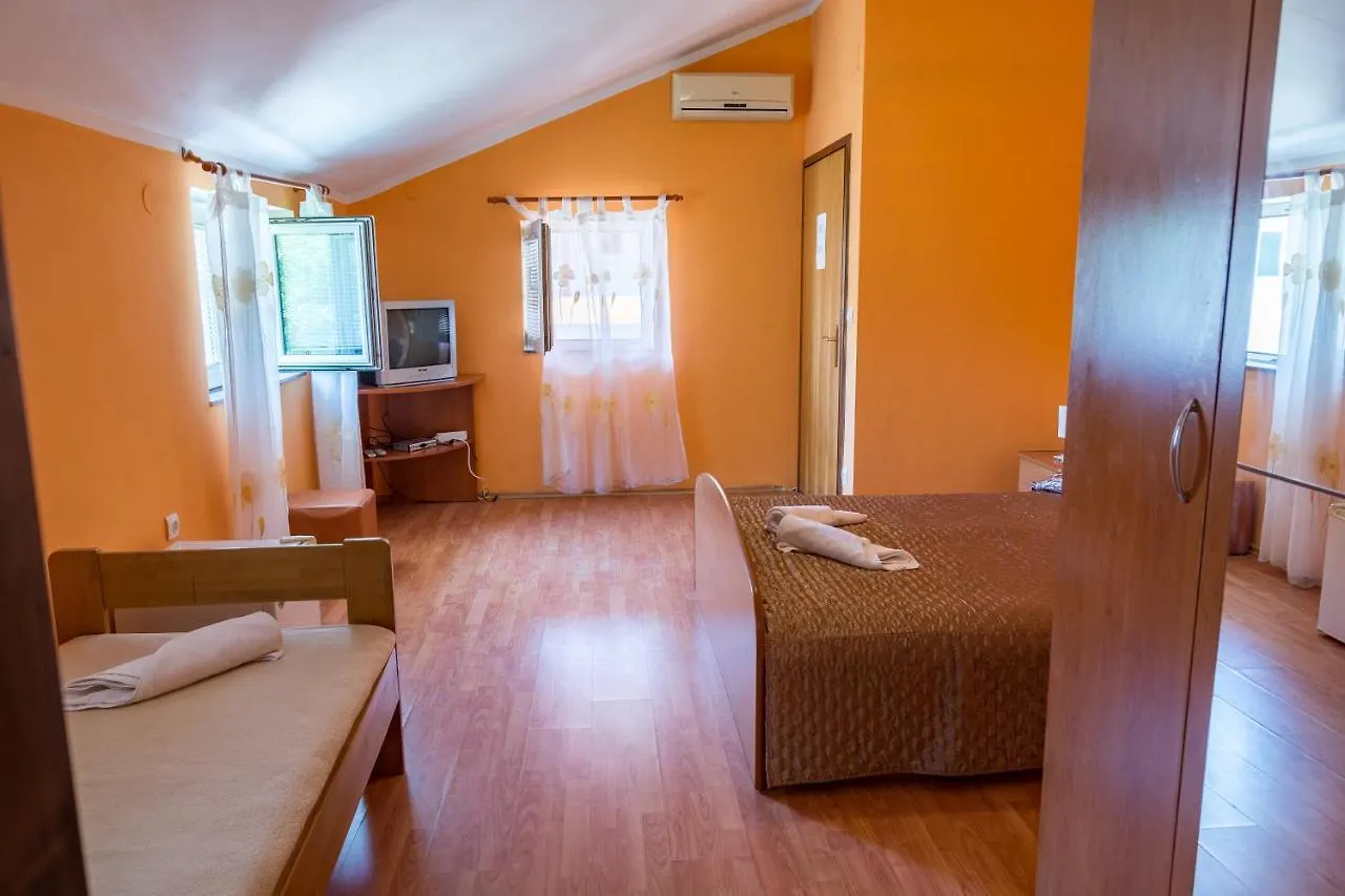 Gostinjska kuća Pag Marina Rooms & Apartment