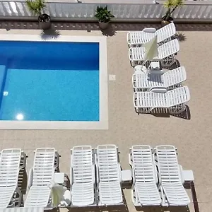 https://apartments-curic.hotels-in-trogir.com